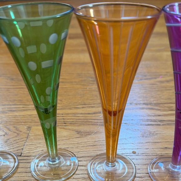 Vintage Etched Colorful Patterned Glasses Approx 6.5 inches tall 2.5 in width - Picture 5 of 16